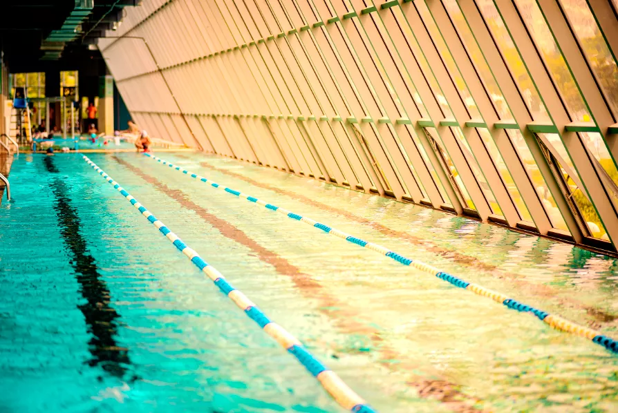 肇州成人混凝土钢结构游泳池项目